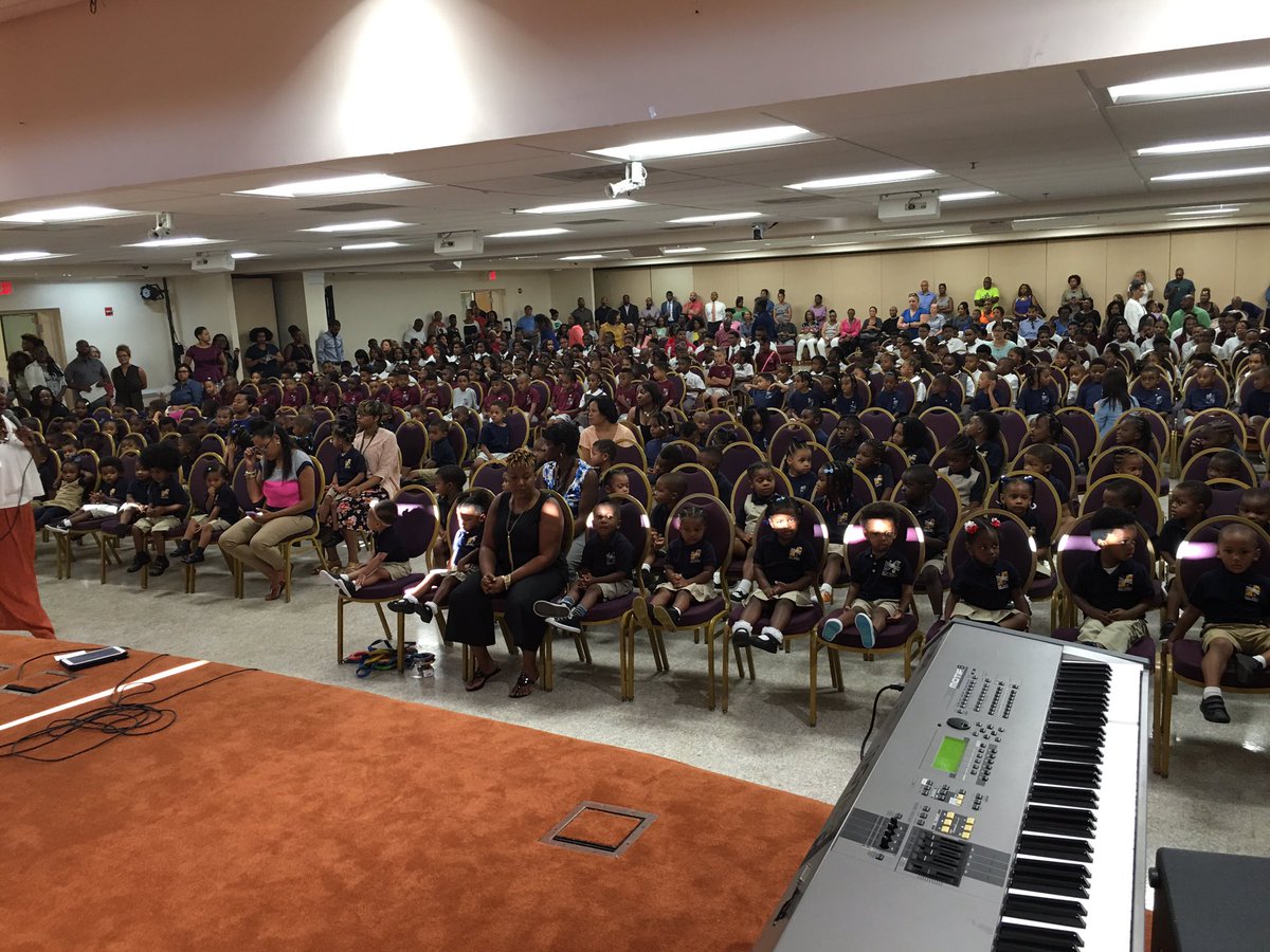 REIDTempAcadmy's tweet image. 👀 the students are back #Back2School #GoConquerors #ConquerorPride