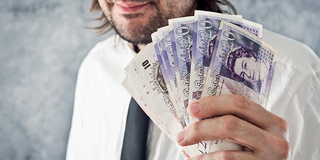 Thought Graduates Earned More Than Apprentices? Think Again! ow.ly/AJJQ303nRxs  #apprenticeships #university