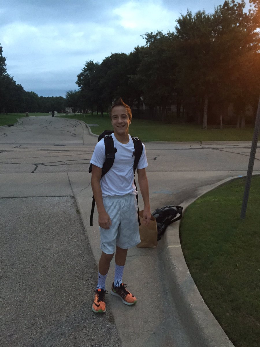 mrskleinwisd's tweet photo. Off to middle school #firstdayroos #whywisd https://t.co/kTnuWZyIwg