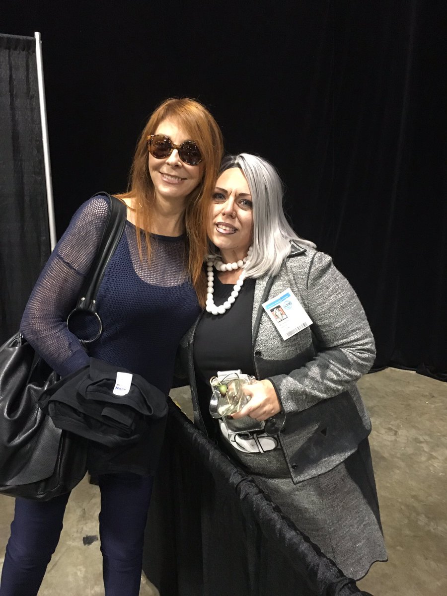 vintagemuse1's tweet image. #geekdcon2016 #Elvira
