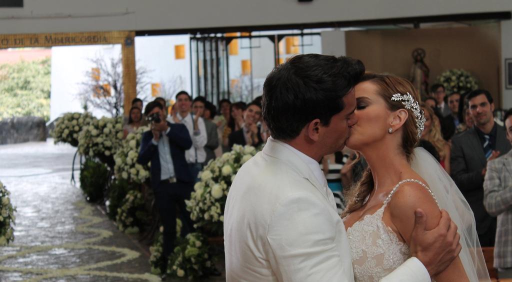 daniidugarte18's tweet photo. Y Al Final se Juraron Amor Frente Al Altar 😍❤ @SuenoDeAmorOf @MarjoDSousa @iamdelafuente #FinalSDA https://t.co/gDNY03yOTu