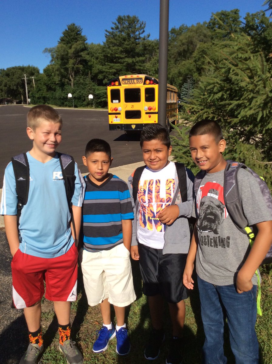 AlvarezB220's tweet photo. Happy first day of school! #roslynroad #bsd220 #firstdayofschool https://t.co/p38YxL4Egw