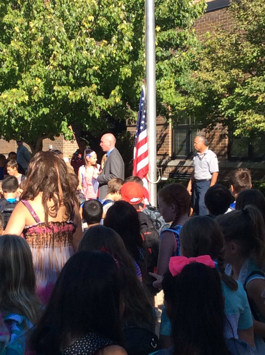 AlvarezB220's tweet photo. Happy first day of school! #roslynroad #bsd220 #firstdayofschool https://t.co/p38YxL4Egw