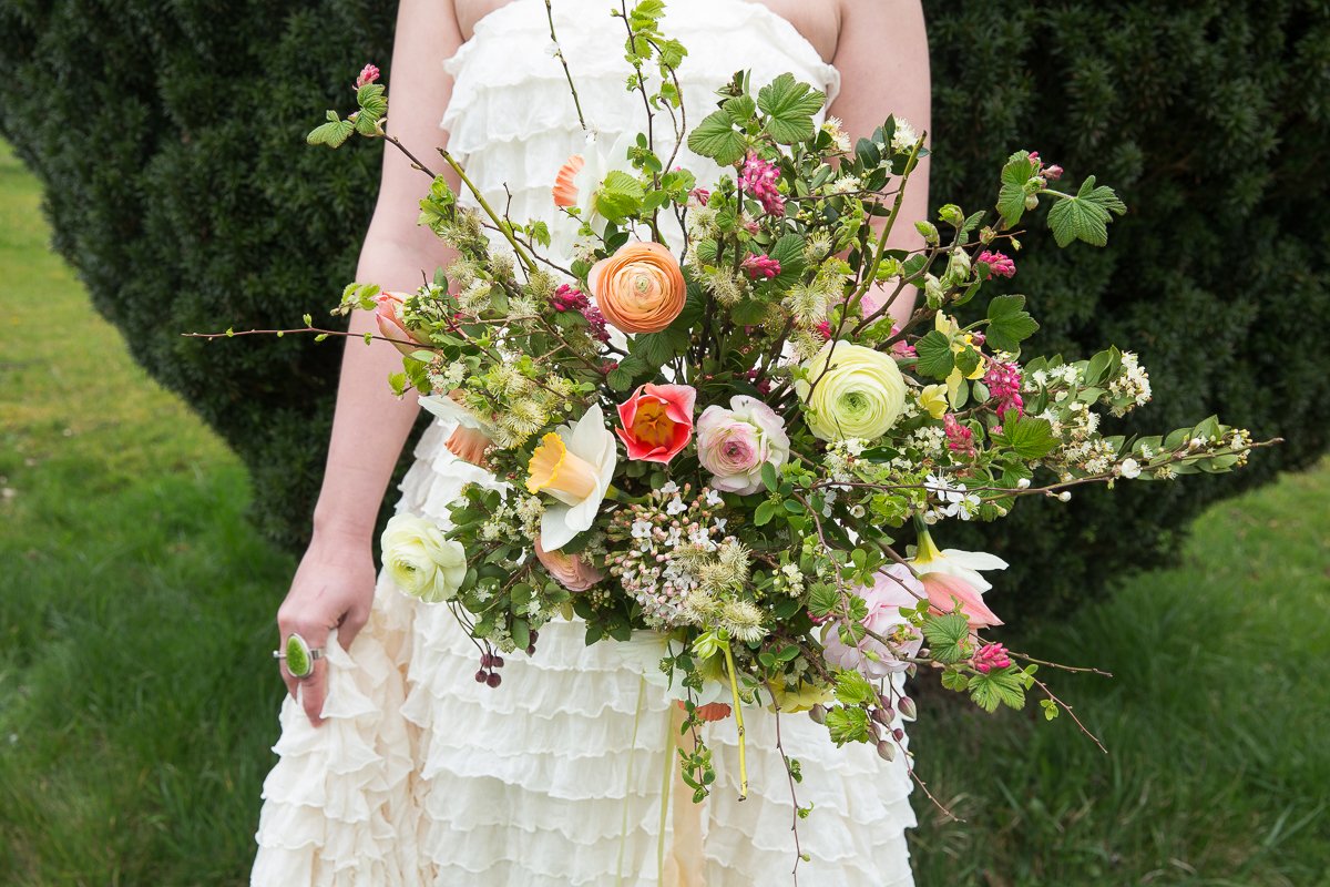 Spring Styled Shoot with <a href="/bluefizzevents/">bluefizzevents</a> <a href="/sugarmamasdevon/">Sugar Mama's Cakery</a> <a href="/mckenzie_brown/">Mckenzie Brown Photography</a> <a href="/FlowerMillCwll/">Flower Mill Cornwall</a> knotsandkisses.co.uk/spring-wedding…