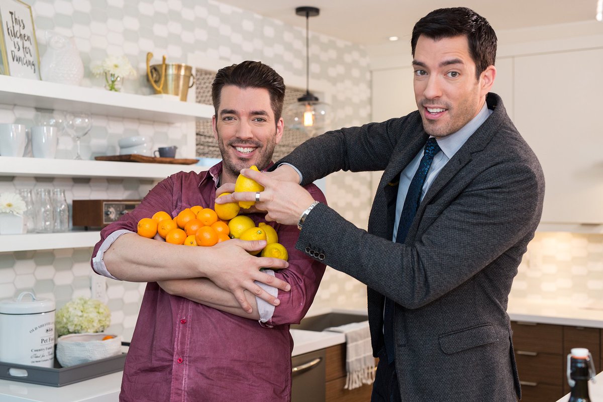 PropertyBrother's tweet photo. NEW: @MrSilverScott + @MrDrewScott step in when a couple’s home is giving them the squeeze. @w_network, 8pm #OnlyOnW https://t.co/rTnMIu8LTW
