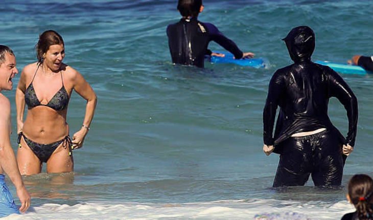 DebaterMaster's tweet photo. https://t.co/JFBstOPQKn Is France right to ban the Burkini? #DebateHard https://t.co/Y6DhnF89J0 https://t.co/6yI33mLb0Q