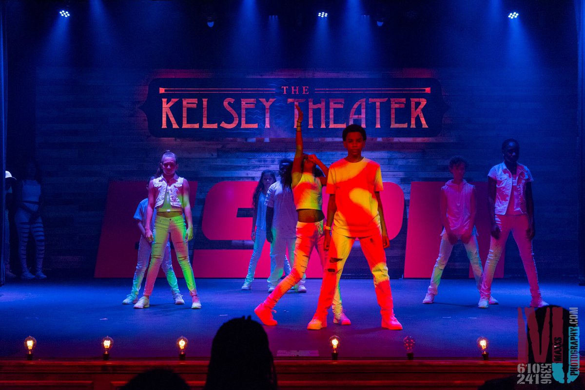 KelseyTheater's tweet photo. More pictures of our event with @ESPNWestPalm @REALCOACHK @JoshCohenRadio https://t.co/UNquX8Fnuj #ESPNTop63 #ESPN https://t.co/7TEKjjEgxz