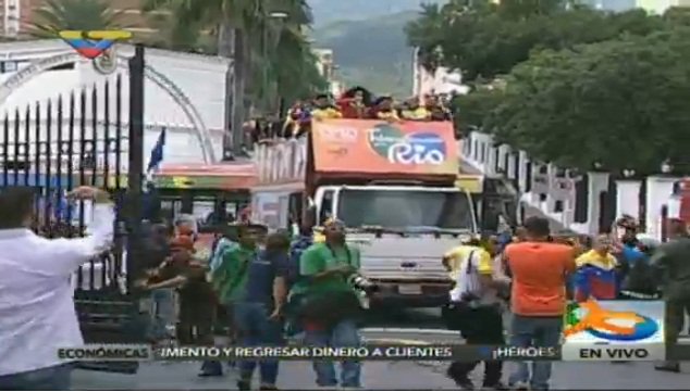 #EnVivo Pres. <a href="/NicolasMaduro/">Nicolás Maduro</a> le da la bienvenida a nuestros 86 atletas héroes de la Patria #GeneracionDeOroEsPatria