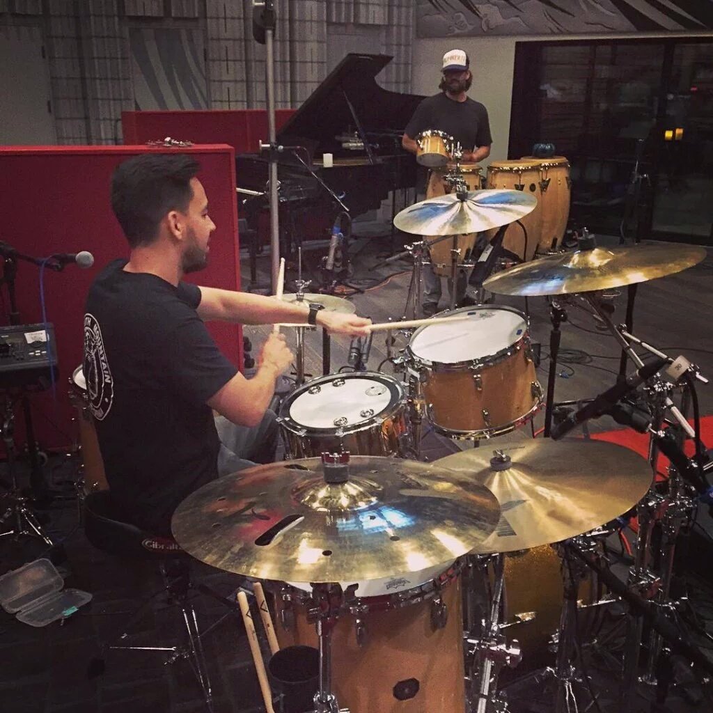 lpfancovers's tweet photo. The newest photos of Mike, Chester, and Rob while they were working at the studio music recording. #LinkinPark https://t.co/4K7ACDiPoG