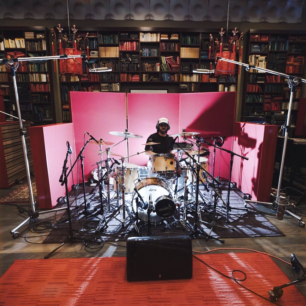 lpfancovers's tweet photo. The newest photos of Mike, Chester, and Rob while they were working at the studio music recording. #LinkinPark https://t.co/4K7ACDiPoG