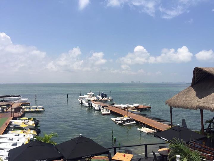 CrabHouseMX's tweet photo. Disfruta de la mejor vista de Cancún, en un ambiente sin comparación.

Crab House #Cancun Seafood &amp; Grill.... https://t.co/G85OwaFW31