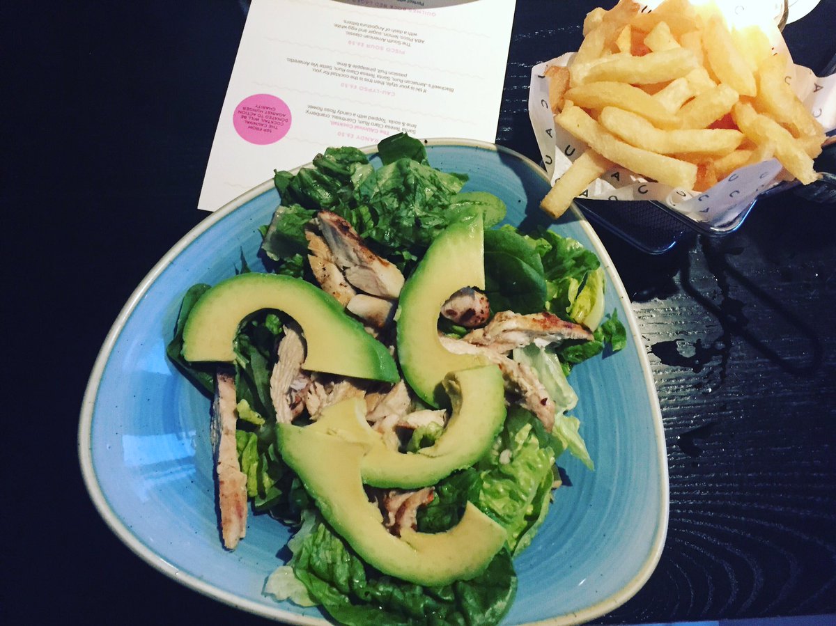 MyCrohnsDiet's tweet photo. Had a lovely meal at CAU last night. Plain grilled chicken salad! #CAU #Mycrohnsdiet #ibd https://t.co/LxDya3VQwf