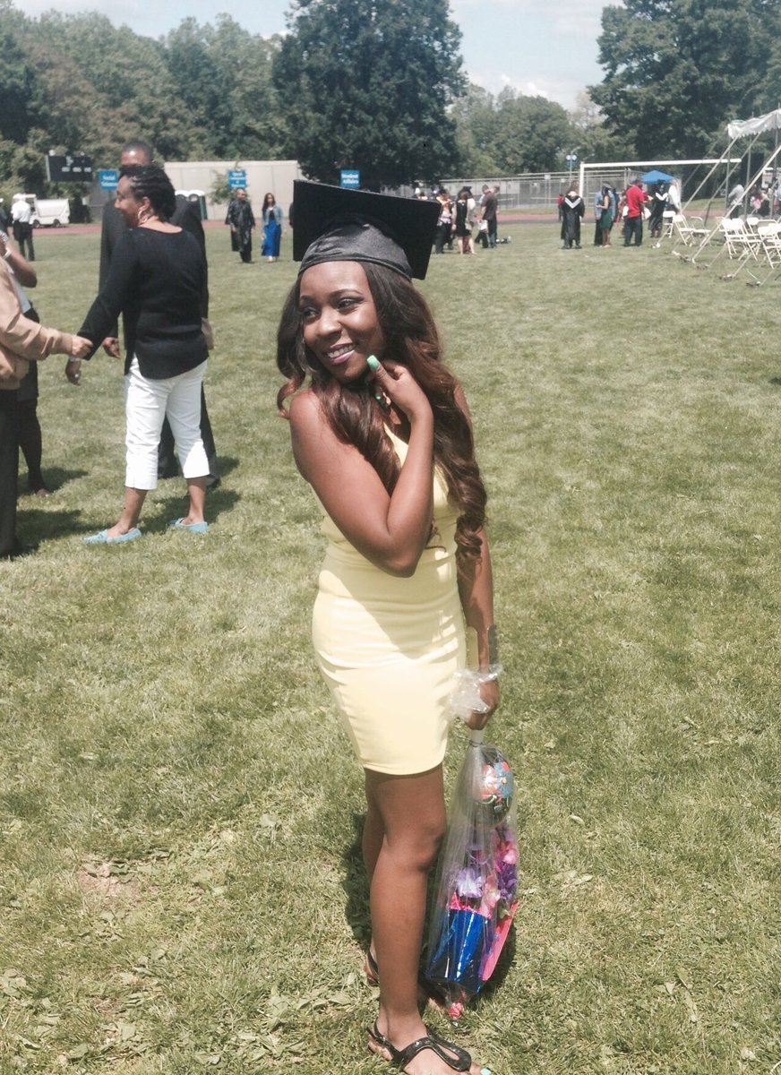___pushatee's tweet photo. Associates in 2014 then got that Bachelors in 2016. Blessed ❤️🙏 #womenwithdegreesappreciation @taxstone https://t.co/67KFtrUB9h