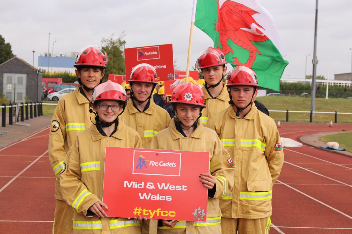 ECFRS's tweet photo. PHOTOS from the Toughest Young Fire Crew Challenge 2016. More here: https://t.co/kkwBWHod9c #TYFCC #Essex #Basildon https://t.co/vM3cusQVFP