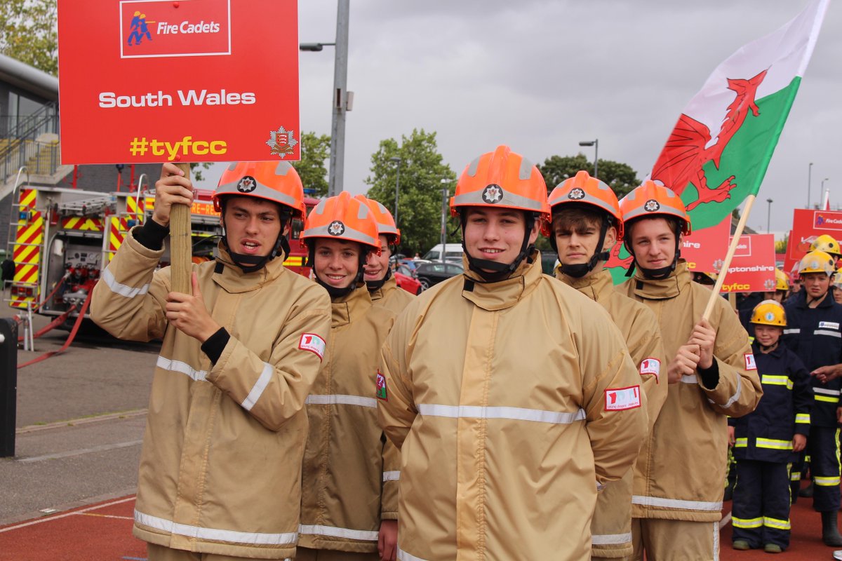 ECFRS's tweet photo. PHOTOS from the Toughest Young Fire Crew Challenge 2016. More here: https://t.co/kkwBWHod9c #TYFCC #Essex #Basildon https://t.co/vM3cusQVFP