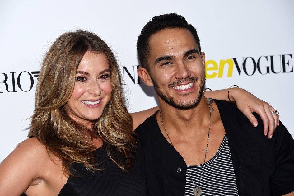 KickAssPapers's tweet photo. Alexa and Carlos PenaVega Reveal Name and Sex of Their New Baby https://t.co/vE6LSVXYvx https://t.co/8NXZ8asJAl