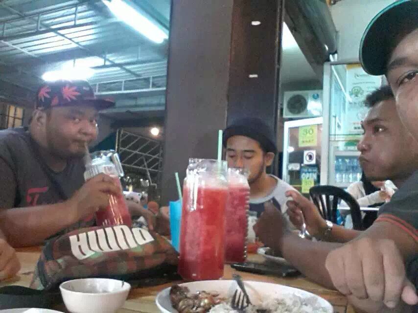 zulhamizan25's tweet photo. Kena sorang sebalang keliaaa... Kembung perut... #Kechik,Mergong https://t.co/oVEaQGZGO2