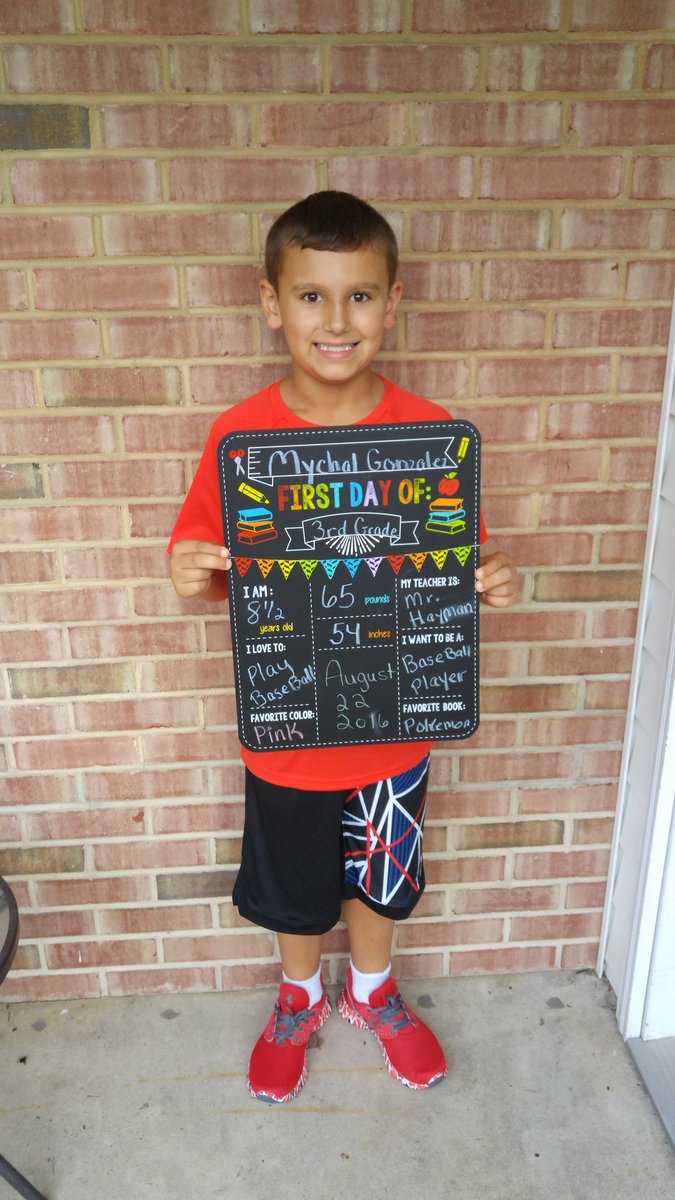 mykehaylee22's tweet photo. @SPHBulldogs 2nd and 3rd graders! #SPHFirstDay https://t.co/oWXKJLKf9Z