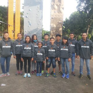 Slmt Brtnding Tim Panjat Tebing Jateng  Kejurnas KU 2016 Babel <a href="/iiksuryatiaziza/">iik suryati</a> <a href="/ganjarpranowo/">Ganjar Pranowo</a> @Dinpora12 <a href="/YaBudeng/">Budi S Dinpora</a>