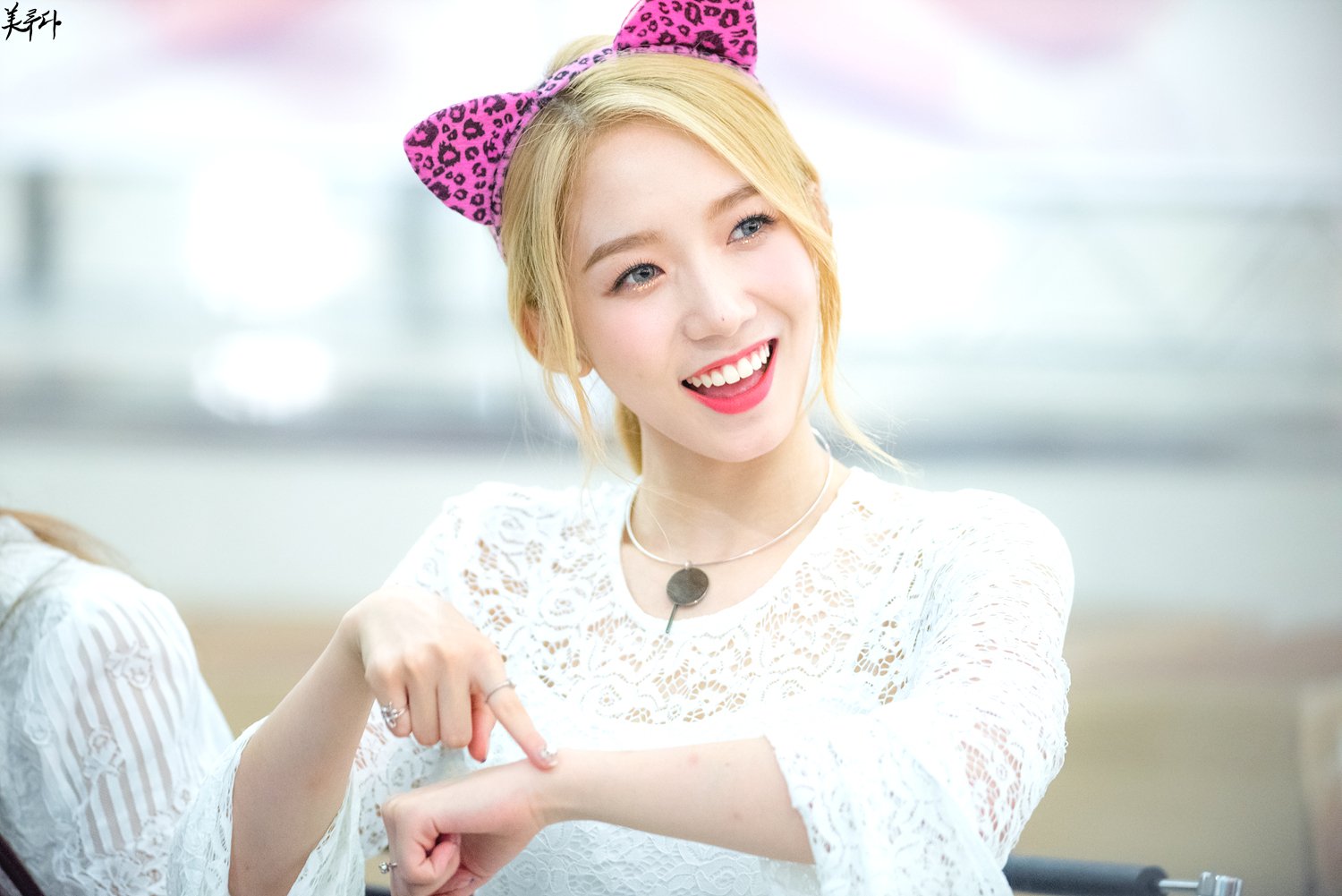 CqeJqvsVIAA0Yan.jpg:large