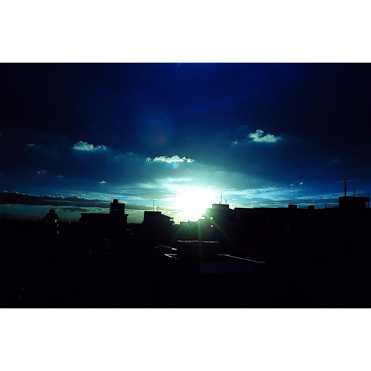 #夕陽 #夕日 #太陽 #写真 #東京 #光 #影 #青 #感動 #夢 希望 #アート #雲 #photographer