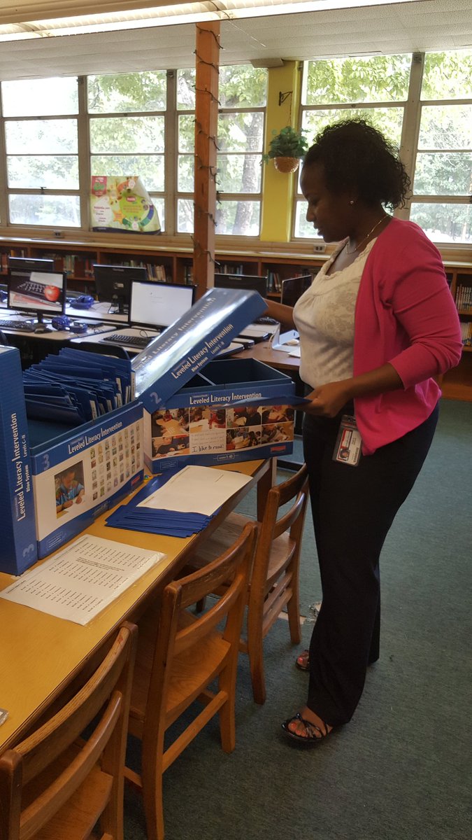i2teachtechga's tweet image. Ms. Gibson is prepping @DeKalbSchools  @StoneviewES for reading w/ #LeveledLiteracyIntervention @FountasPinnell