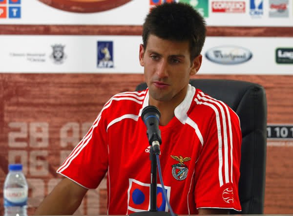nwall89's tweet photo. He's currently giving a press conference to say his goodbye's to Benfica. Signing on a 3 year deal. #WelcomeNovak https://t.co/ADJ7n7XBwc