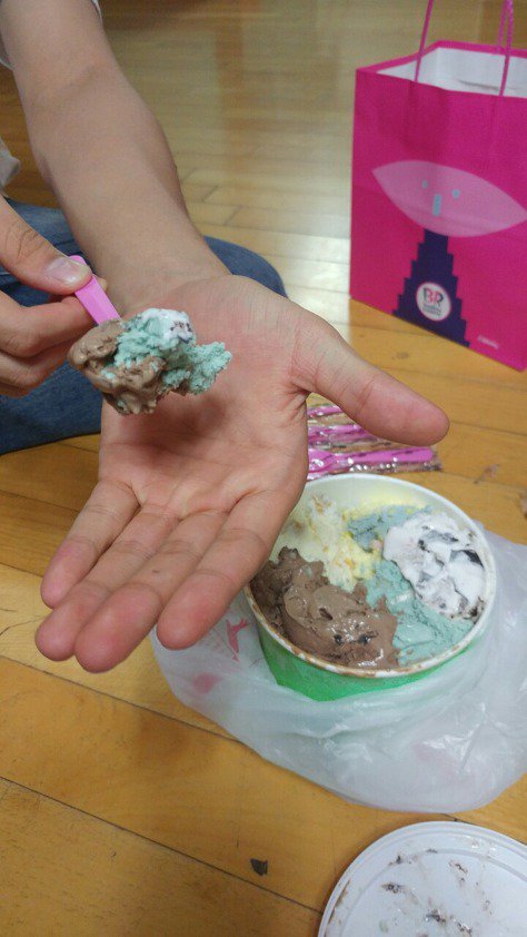 [TRANS] 160822 Fancafe Memories: #Seunghwan Today Hyunkyung is buying! Juliet ah~ #승환 #로미오 #ROMEO