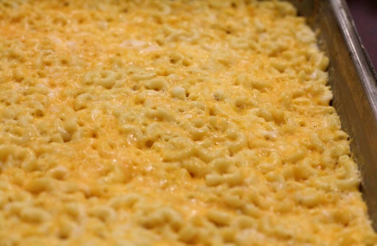 Come get lost in a sea of our Mac &amp; Cheese! It comes in both #vegetarian and #vegan options! #MeatlessMonday