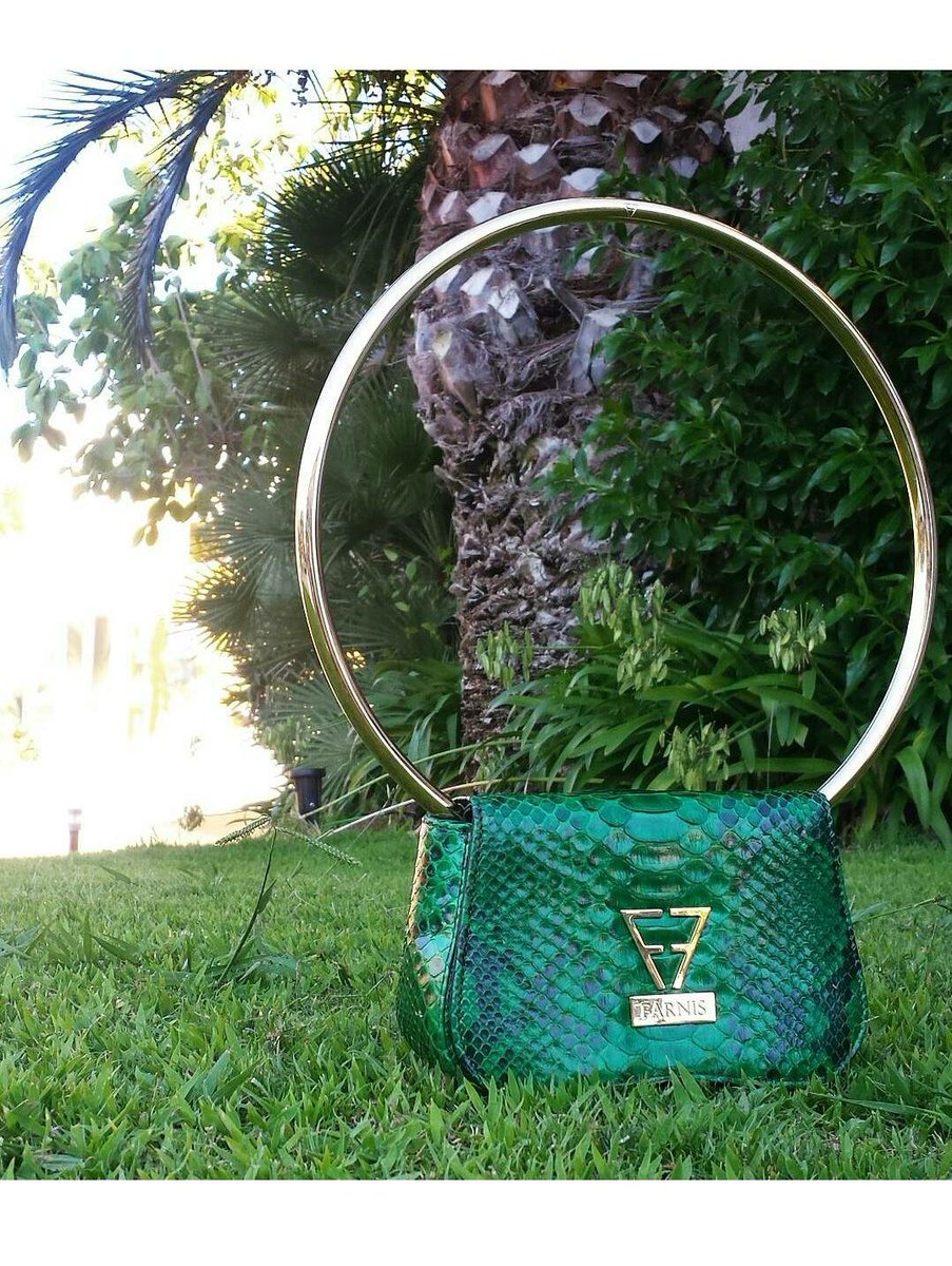 farnisofficial's tweet photo. -SOPHIA- #farnis #luxury #bags #madeinspain #leather #24kgold @modaoperandi @marieclaire_es https://t.co/xBoDQBcq0V
