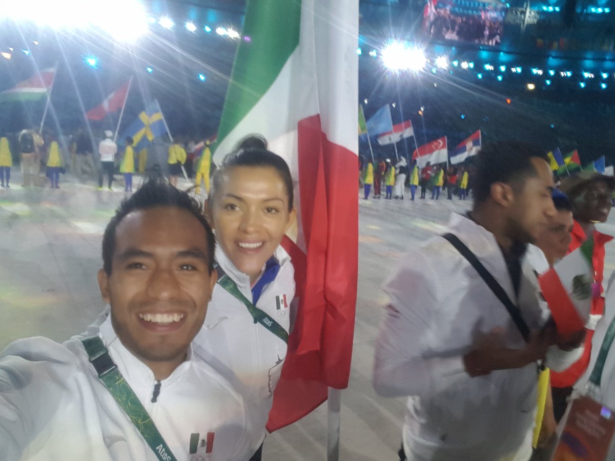 conadeoficial's tweet photo. #ViveRioXCONADE Mira las mejores imágenes de la #CeremoniaDeClausura de #Rio2016  https://t.co/DjTiNuWygq https://t.co/uIXimBXBNa