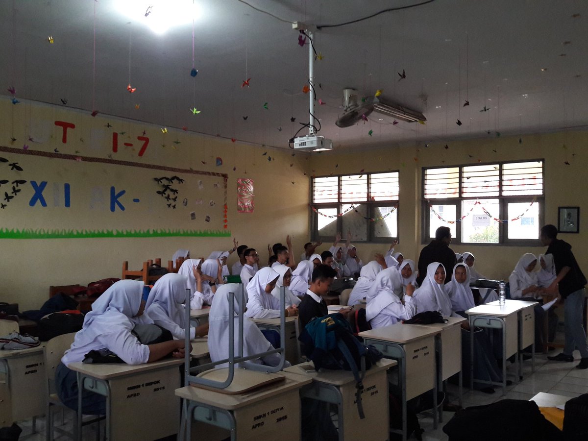 Ini rapat persiapan acara GEA. Bersama adikadik baru yg bergabung. Indahnya ketika pelajar berani berpendapat. Ntap!