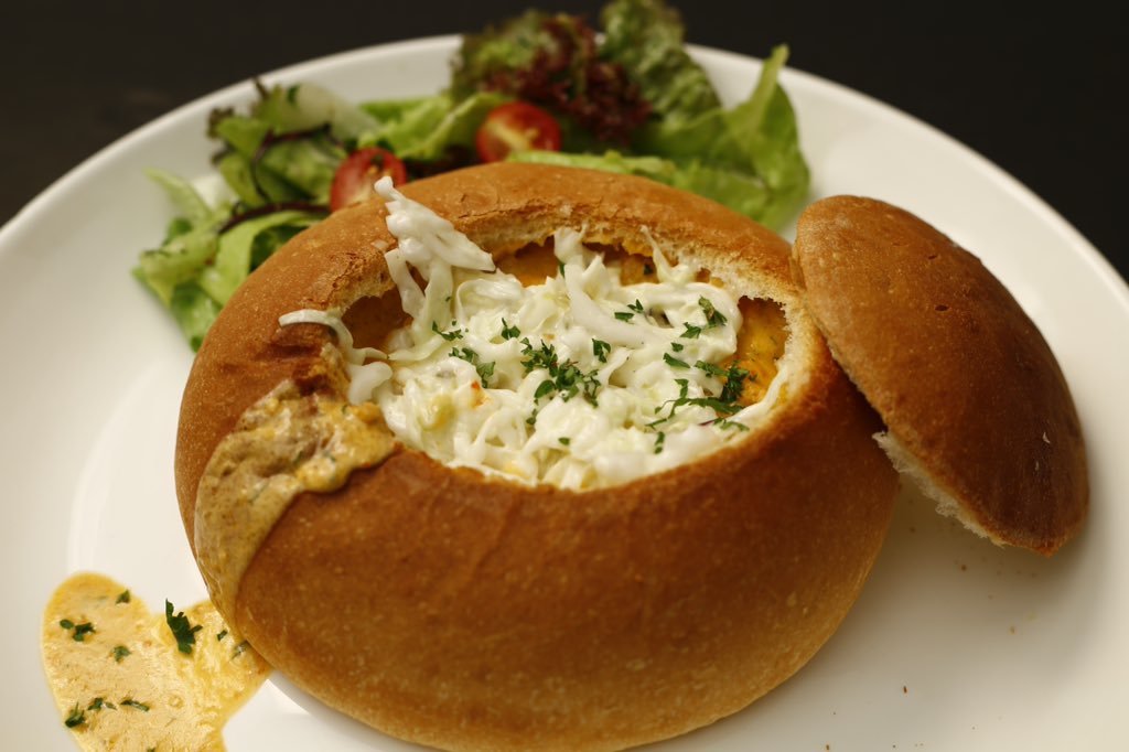 Gourmet_R's tweet photo. Did you know?? "Bunny chow" is a slang term for a South African fast food! Cool, isn't it? #FoodTrends #StreetFood https://t.co/n1oIjBNgVx
