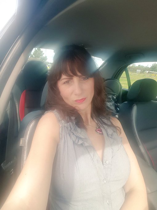 Hello from Scotland my lovelies hoping your having a fab day..😊😘xxx https://t.co/Ot6UycEjz4