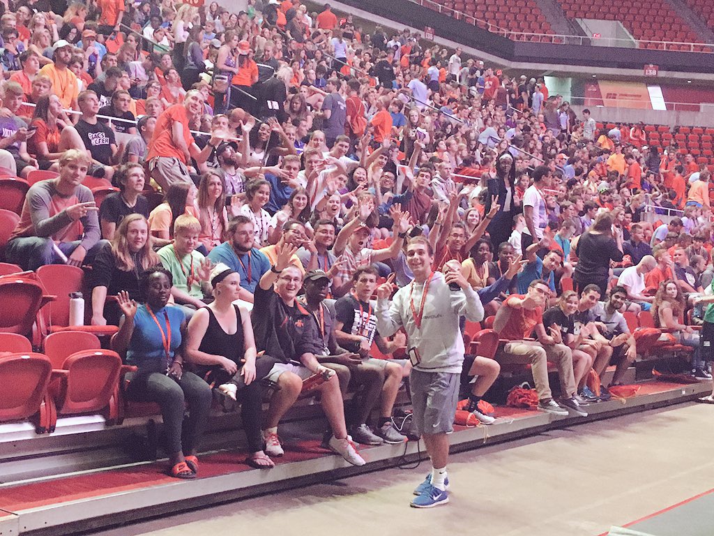 ISU_CycloneAide's tweet photo. Gearing up for the Hypnotist! Who's ready to go under? #DIS2016 https://t.co/BParHDZaJz