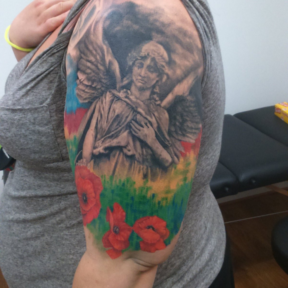 ameribrit74's tweet photo. #tattoos #ink #angeltattoos https://t.co/OuYgmbU0xS