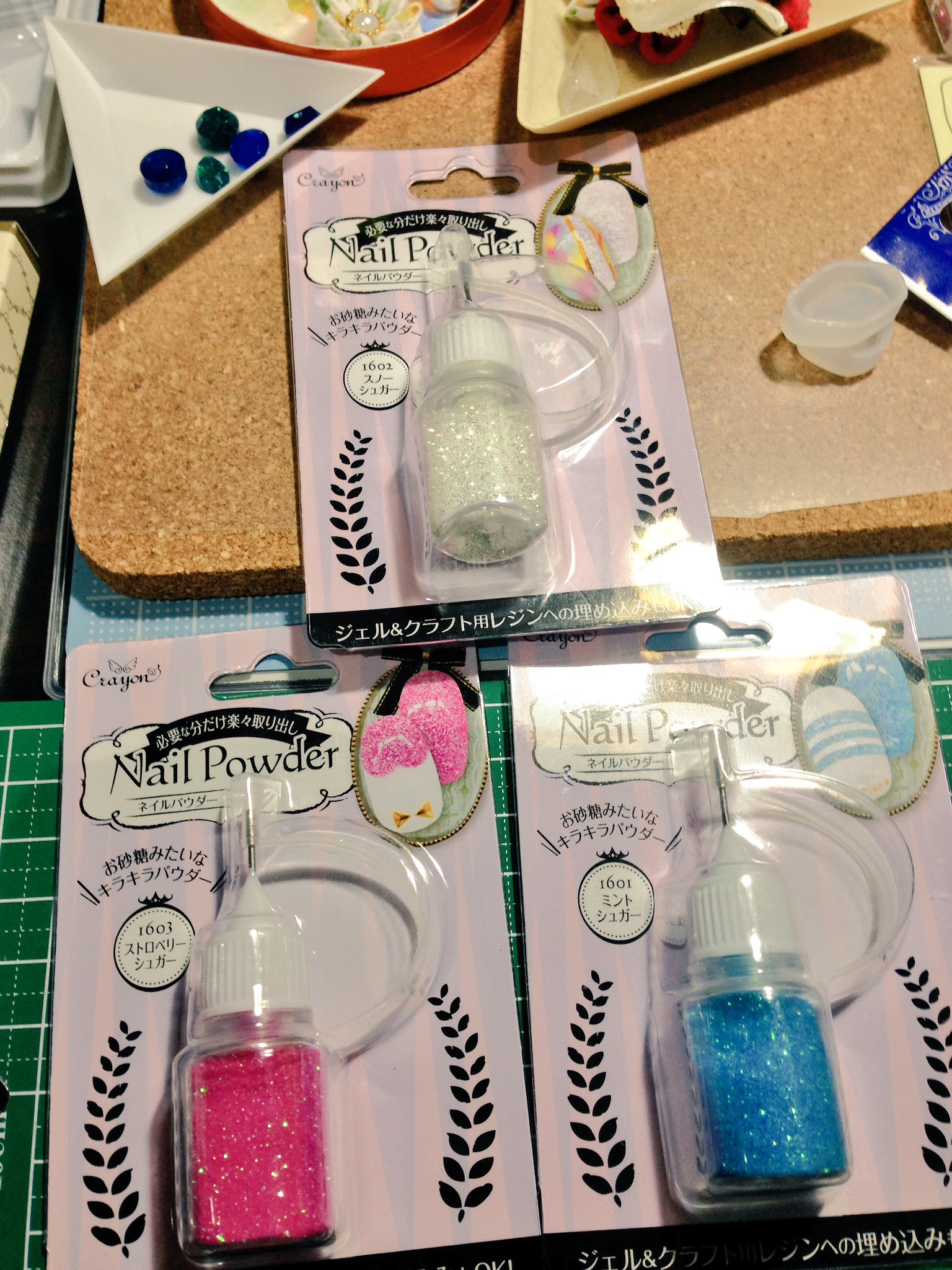透 そしてうわさのキャンドゥに売ってた蓄光パウダーとラメパウダーを買ってみた ボトル式だから使いやすそう レジン Uvレジン 100均 T Co Bx4kmy6qxd Twitter