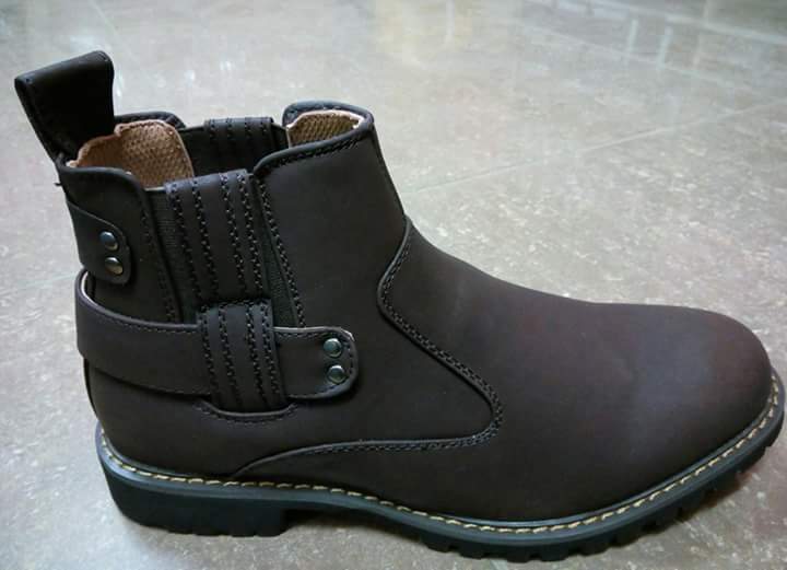 Kshs. 3000/=
Suede Cacatua Boots Available in Colors Black  &amp; Coffee Brown. Call/SMS 0725804655 to Place  Your Order