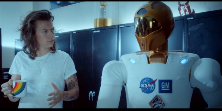 AstroRobonaut's tweet image. Working w/ @onedirection &amp;amp; @harry_styles was cool, although my performance stole the show bit.ly/2b9JbT7