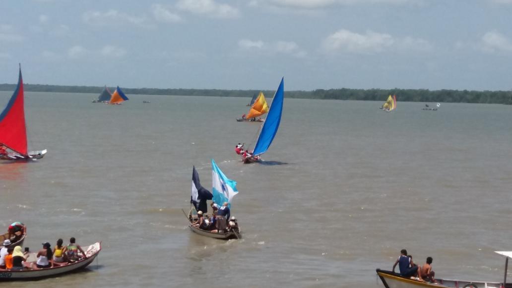 Eguacastro's tweet photo. Gostei dessa canoa representando #RExPAZ na regata de Marapanim https://t.co/rykf8aWjAH