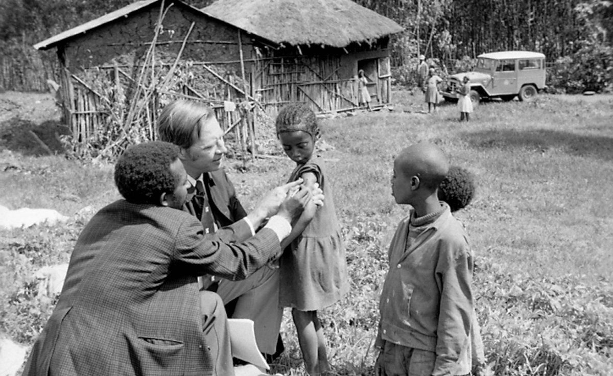 WHO's tweet photo. We are deeply saddened by the loss of Dr D.A. Henderson
A public health giant, he led WHO #smallpox eradication unit https://t.co/gceB0DJmpp
