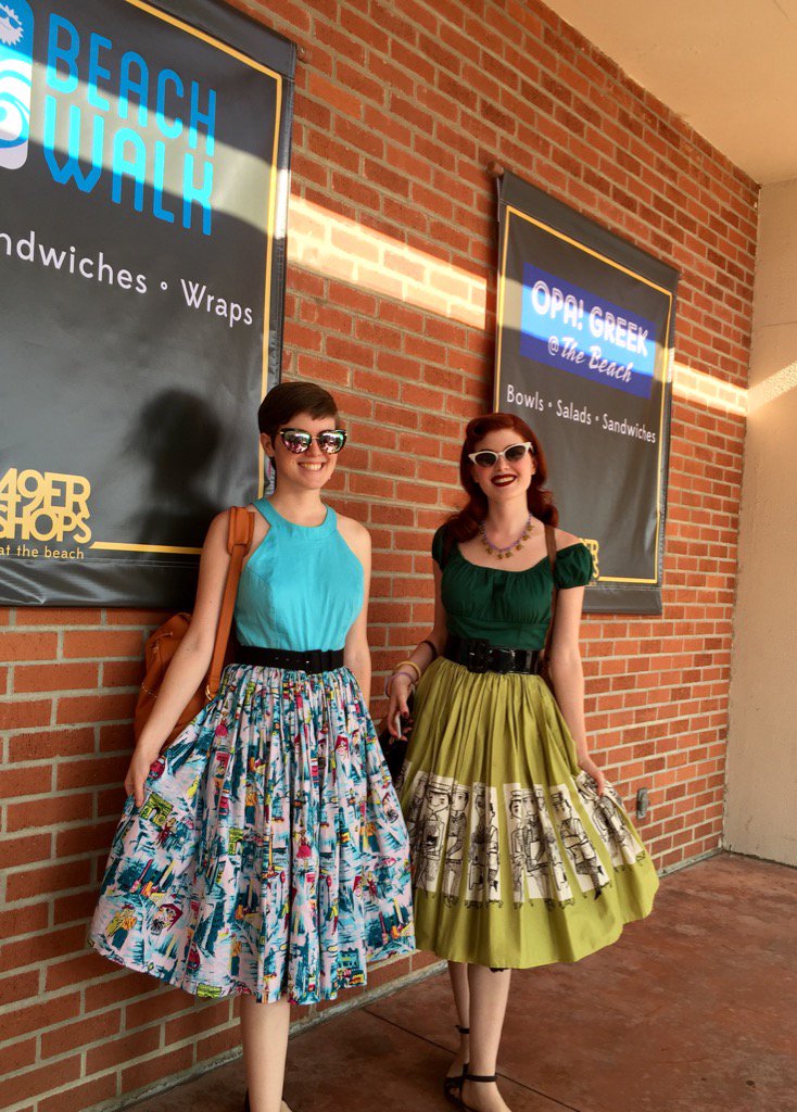 PresConoley's tweet photo. Twins Jen and Christine are starting the school year in style! #gobeach16 @CSULB #Fashion https://t.co/hAMm93d254
