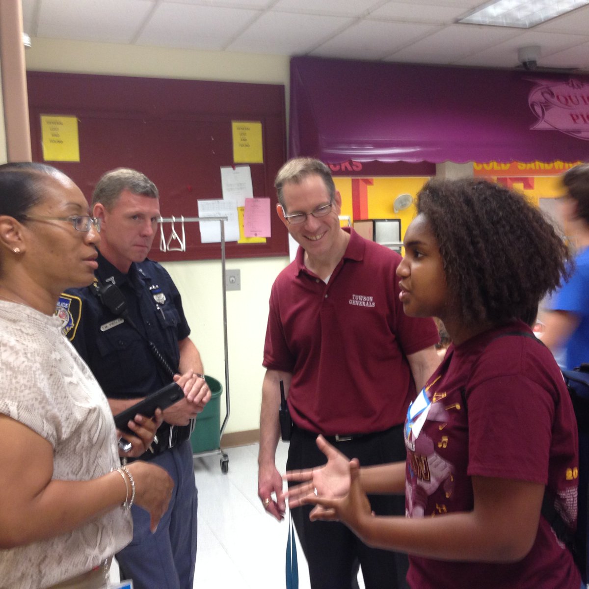 TY to Dr. Martin-Knox for supporting our students and staff today! Great day for incoming freshmen! <a href="/DrPenK/">𝓓𝓻. 𝓟𝓮𝓷𝓮𝓵𝓸𝓹𝓮 𝓔. 𝓜𝓪𝓻𝓽𝓲𝓷-𝓚𝓷𝓸𝔁🎶</a>