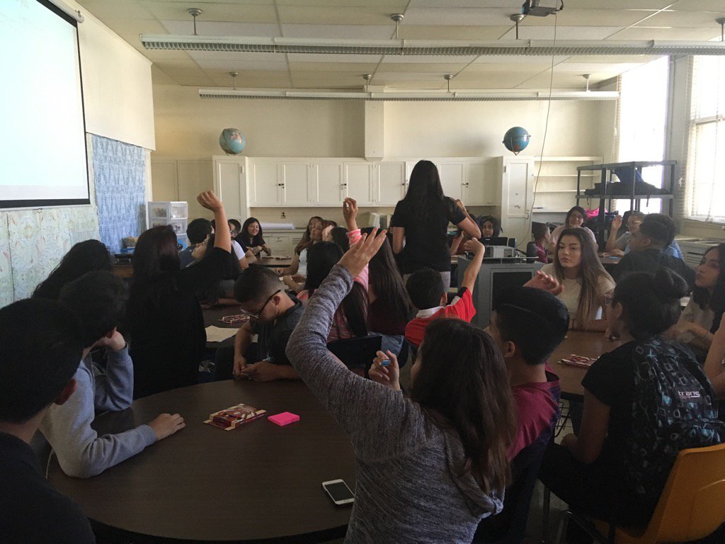 kblaine007's tweet image. Fully engaged GEOLIT students at Panther New Tech! #IamEPISD #PantherNewTech