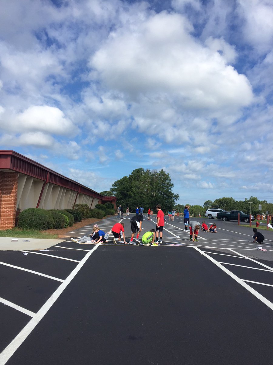OCMSTeachYancey's tweet photo. How does mass affect flight distance? #StayTuned #GreatDayForScience @OconeeCountyMS https://t.co/wohfkyoHxq