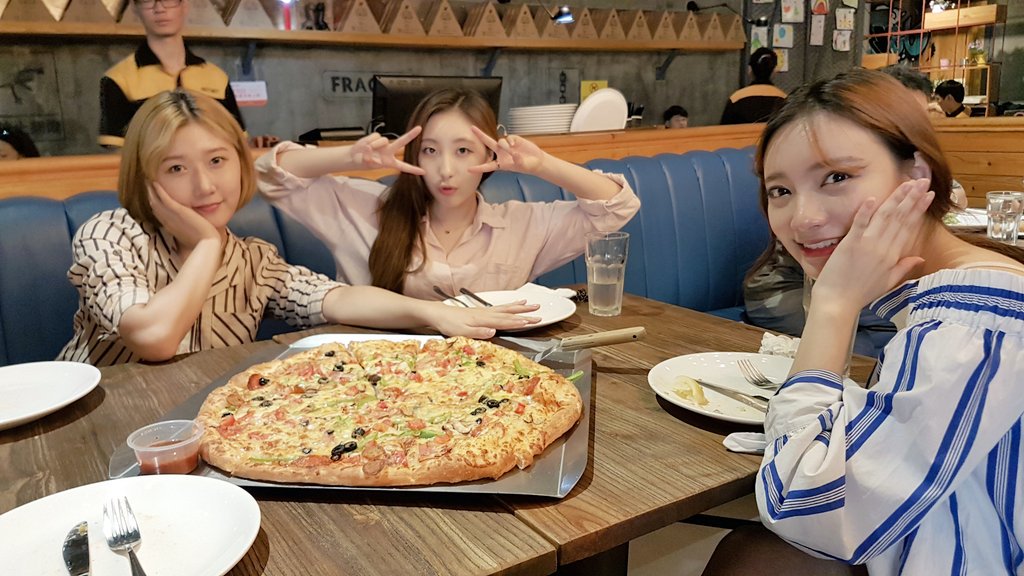 #지피베이직 #대무협 인터뷰 영상 촬영 후
대왕 피자 _ 먹방 연희 지못미!!!  #GPBASIC