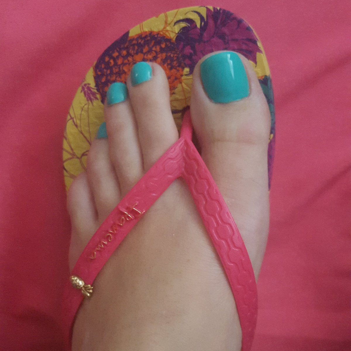 Island inspired toes at Self the Spa