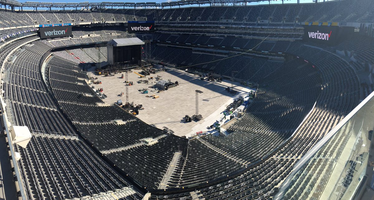 MetLifeStadium's tweet image. Newly released seats for all 3 @springsteen shows at @MLStadium ON SALE NOW! Grab your 🎟: bit.ly/1TiGHi0 🎸🎤