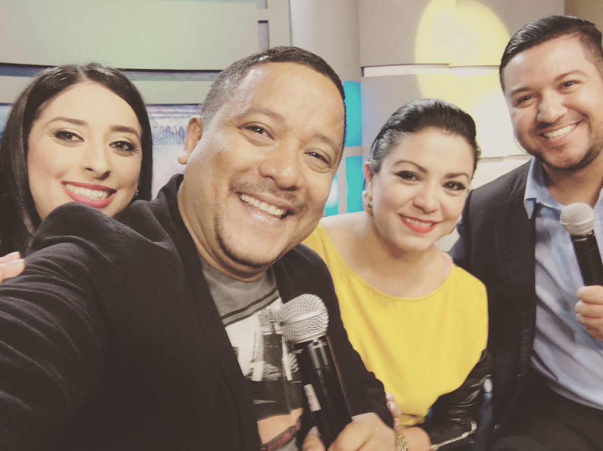 edgardoriverah's tweet photo. Con mis amigos del programa Tempranito de @TNH_canal8 @tesla_54 @chiringos #FullTop https://t.co/Na7qh5xGKt