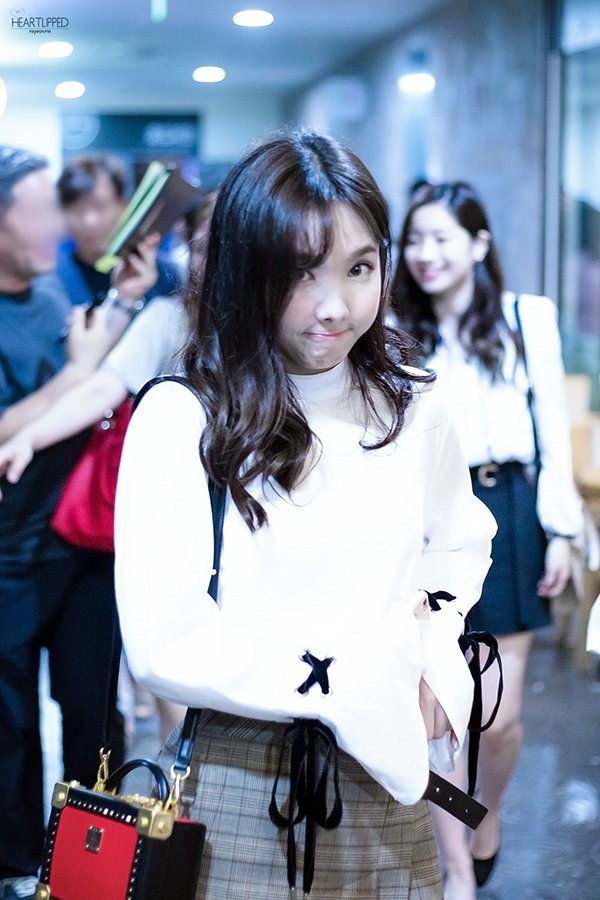 [트와이스] 활쏠때도 쭈구리인 나연 | 인스티즈